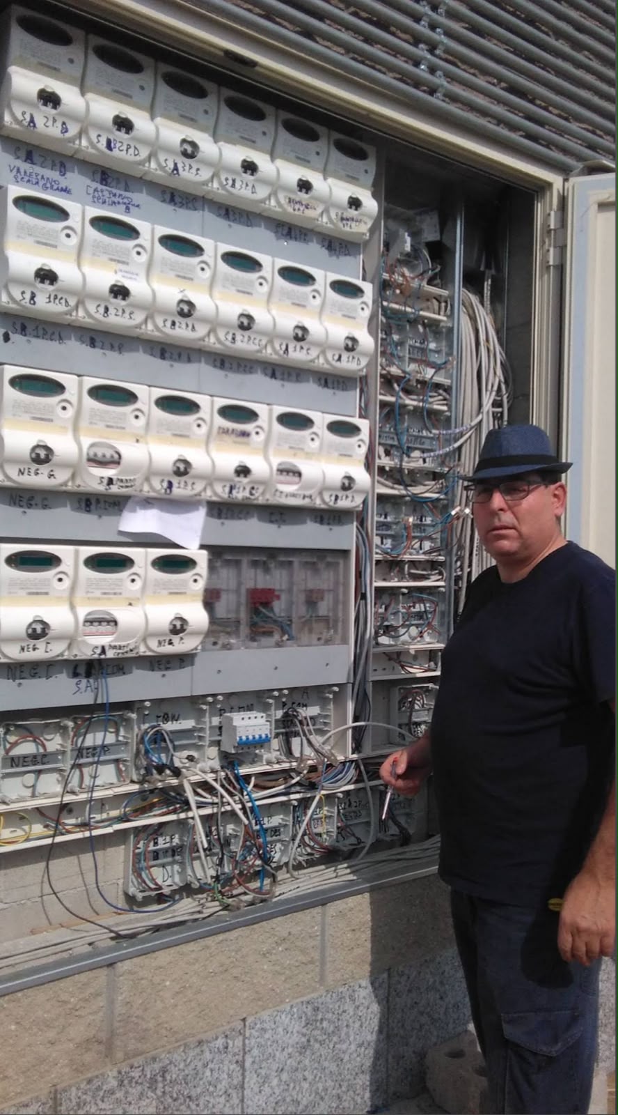Rocco Mesiano al lavoro - Elettricista Torino